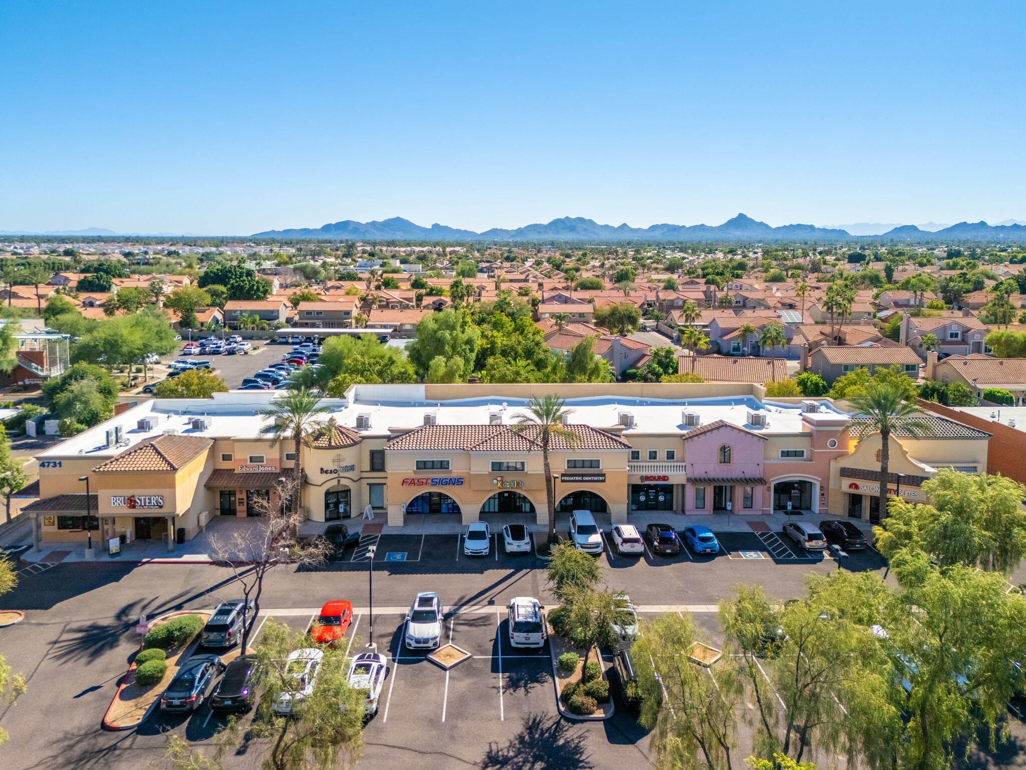 4731 E Union Hills Ave, Phoenix, AZ à louer Photo principale– Image 1 sur 7