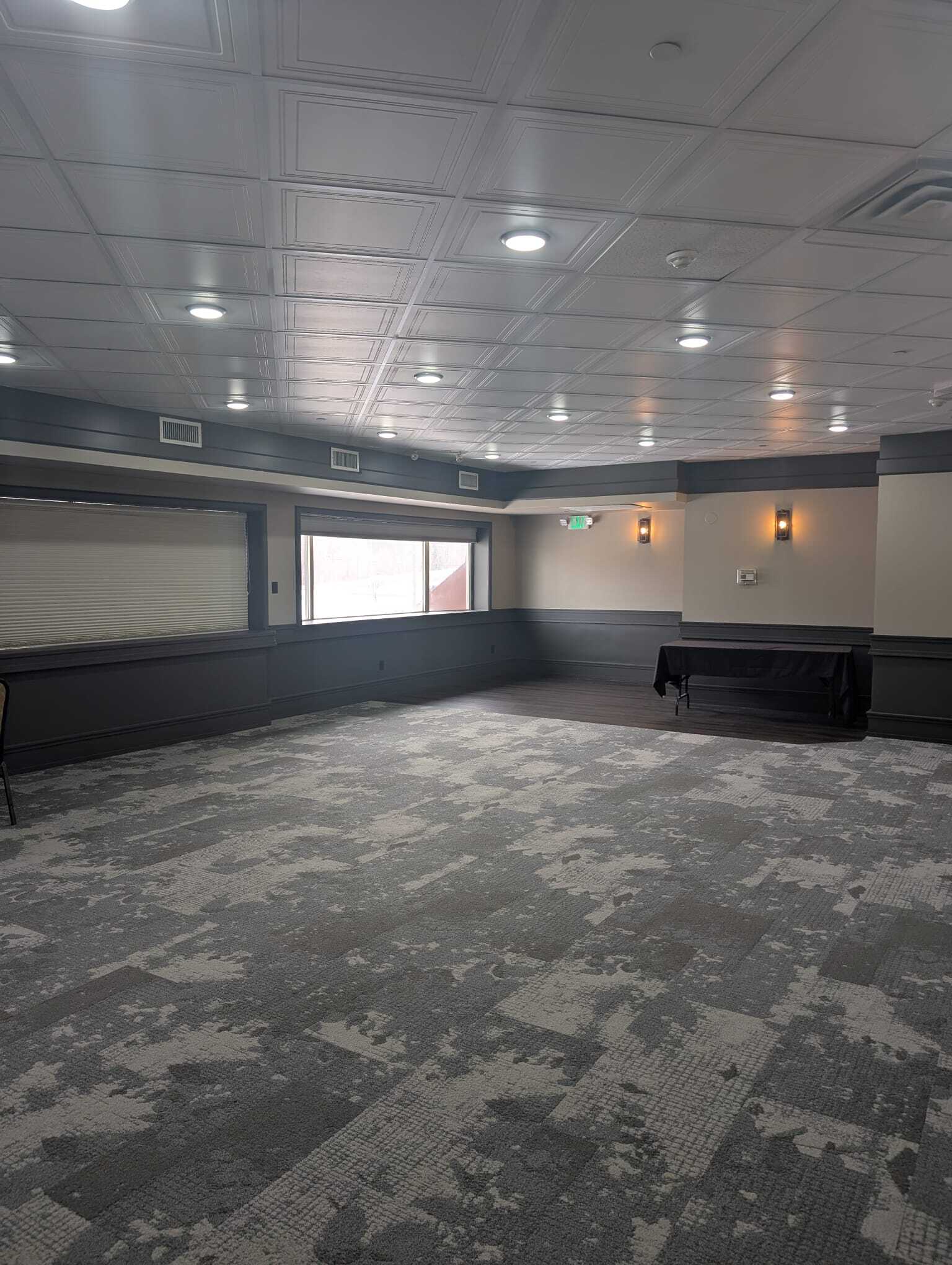 4311 49 Ave, Red Deer, AB à louer Photo intérieure– Image 1 sur 2