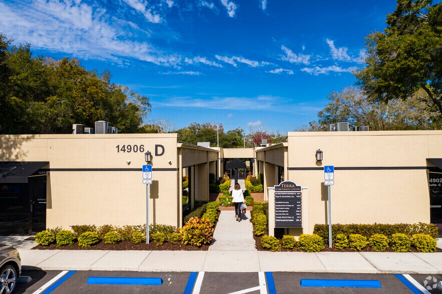 14902 Winding Creek Ct, Tampa, FL à louer - Photo de l’immeuble – Image 2 sur 17