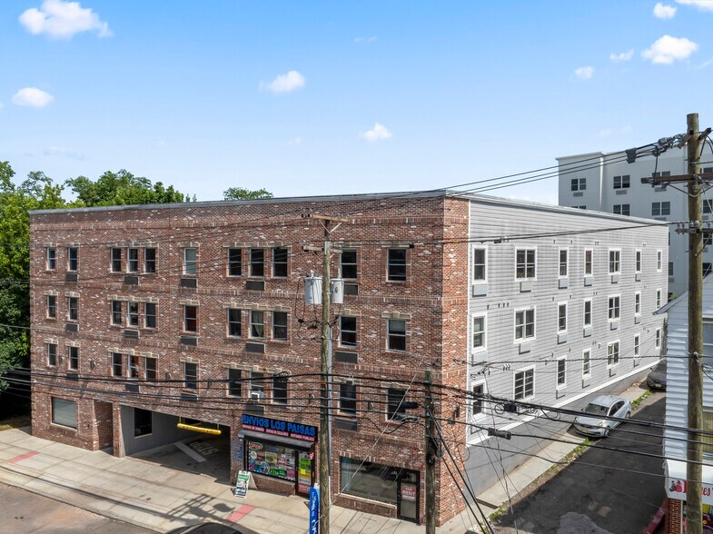 366 Somerset St, New Brunswick, NJ à vendre - Photo de l’immeuble – Image 1 sur 11