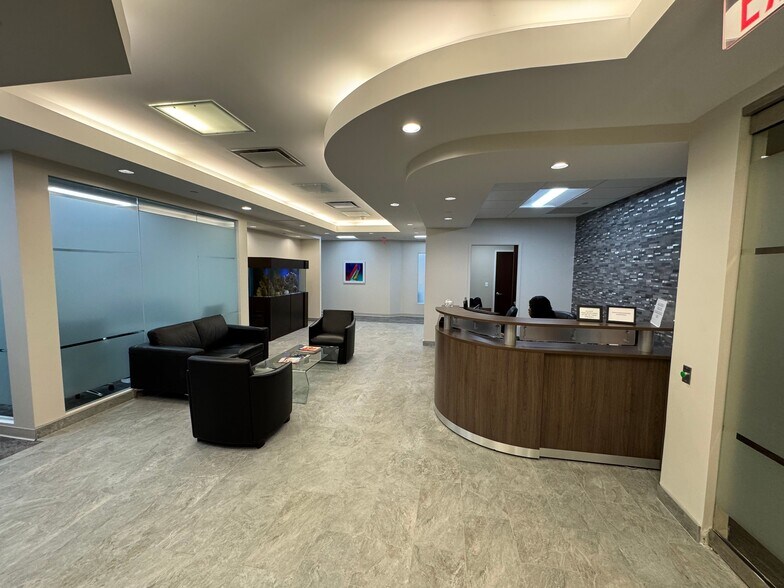 800 Westchester Ave, Rye Brook, NY à louer - Photo intérieure – Image 3 sur 16