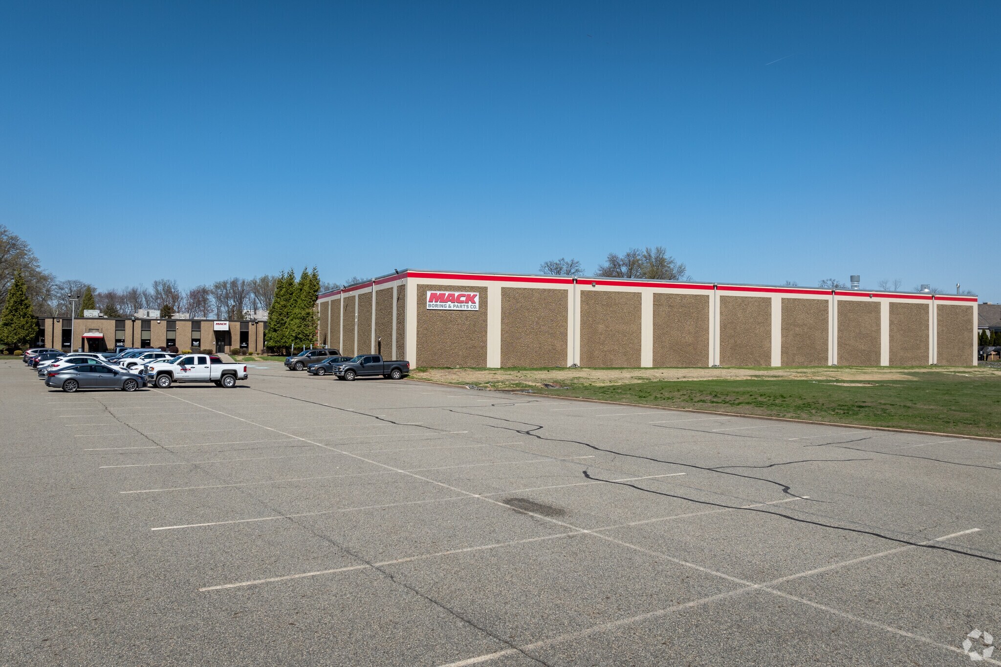 245 Belmont Dr, Somerset, NJ à louer Photo principale– Image 1 sur 9