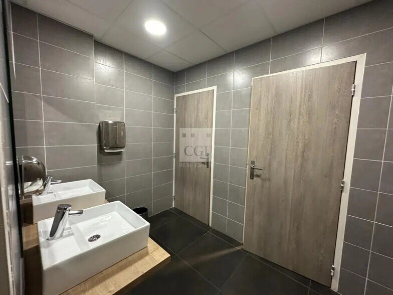 Bureau dans Seyssinet-Pariset à louer - Photo de l’immeuble – Image 3 sur 4
