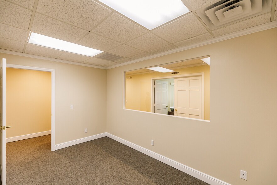 12535 New Brittany Blvd, Fort Myers, FL à louer - Photo de l’immeuble – Image 2 sur 6