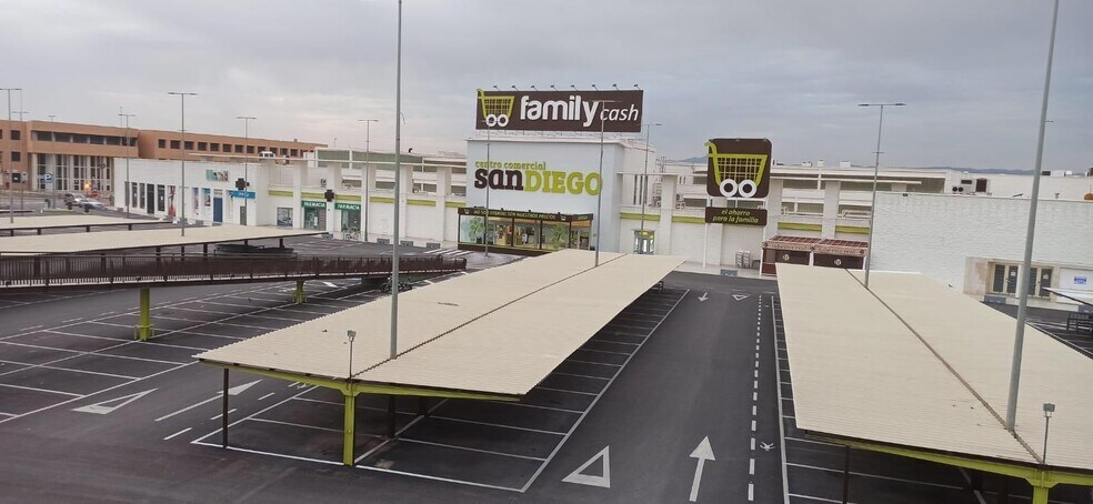 Local commercial dans Lorca, Murcia à vendre - Photo de l’immeuble – Image 2 sur 9
