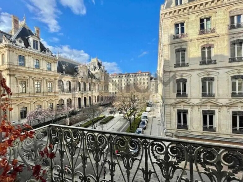Bureau dans Lyon à louer - Photo de l’immeuble – Image 1 sur 7