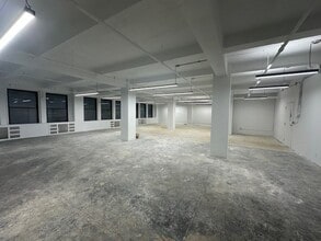 261 W 35th St, New York, NY à louer Photo intérieure– Image 1 sur 2