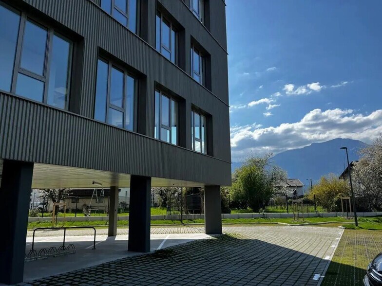 Rue Des Javaux, Eybens à vendre - Photo de l’immeuble – Image 2 sur 6