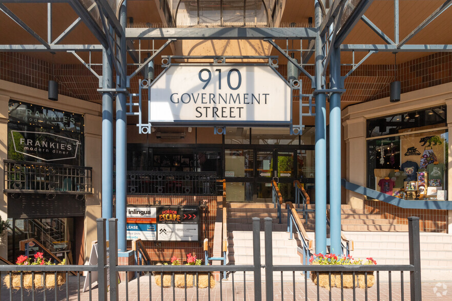 910 Government St, Victoria, BC à louer - Photo de l’immeuble – Image 3 sur 9