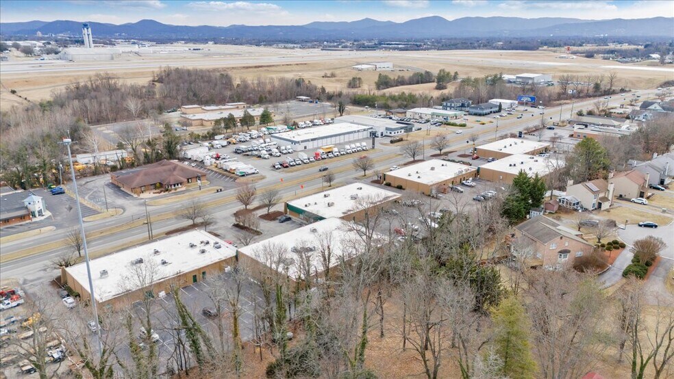 5306 Peters Creek Rd, Roanoke, VA à vendre - Photo de l’immeuble – Image 3 sur 28