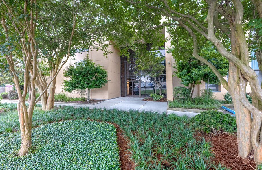 4300 S I-10 Service Rd, Metairie, LA à louer - Photo de l’immeuble – Image 2 sur 11