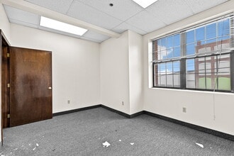 85 River St, Waltham, MA à louer Photo intérieure– Image 2 sur 14