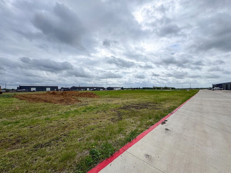 TBD High Tech Ct ct, Waxahachie, TX à louer - Photo de l’immeuble – Image 3 sur 6