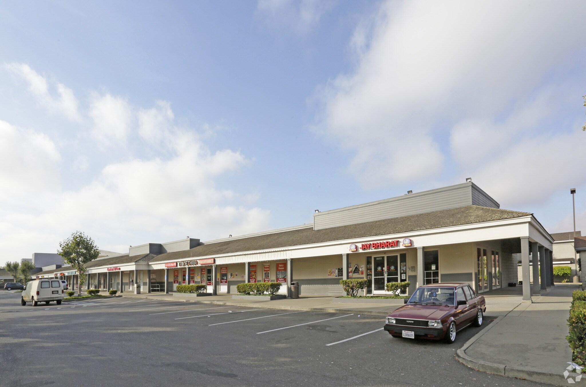 39203-39257 Cedar Blvd, Newark, CA à louer Photo principale– Image 1 sur 16