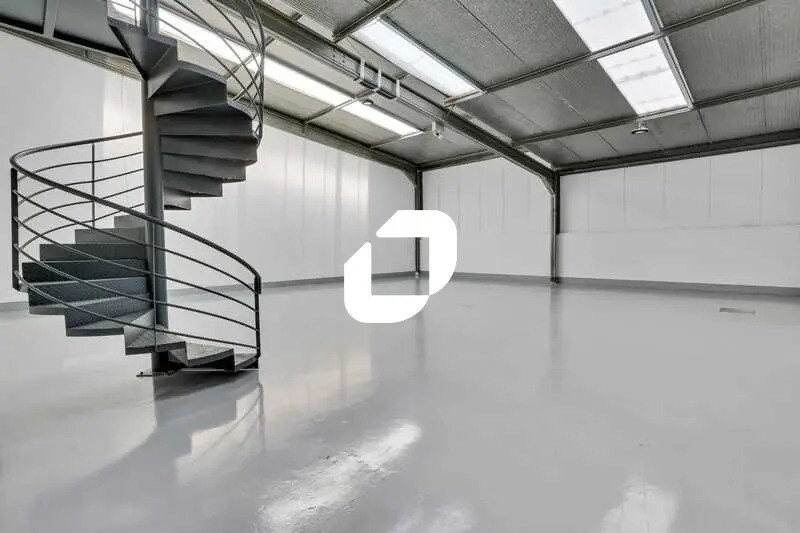Bureau dans Évry-Courcouronnes à louer - Photo de l’immeuble – Image 3 sur 15