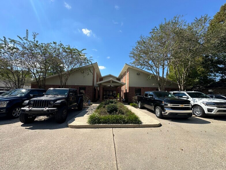 2822 Oneal Ln, Baton Rouge, LA à vendre - Photo de l’immeuble – Image 3 sur 8