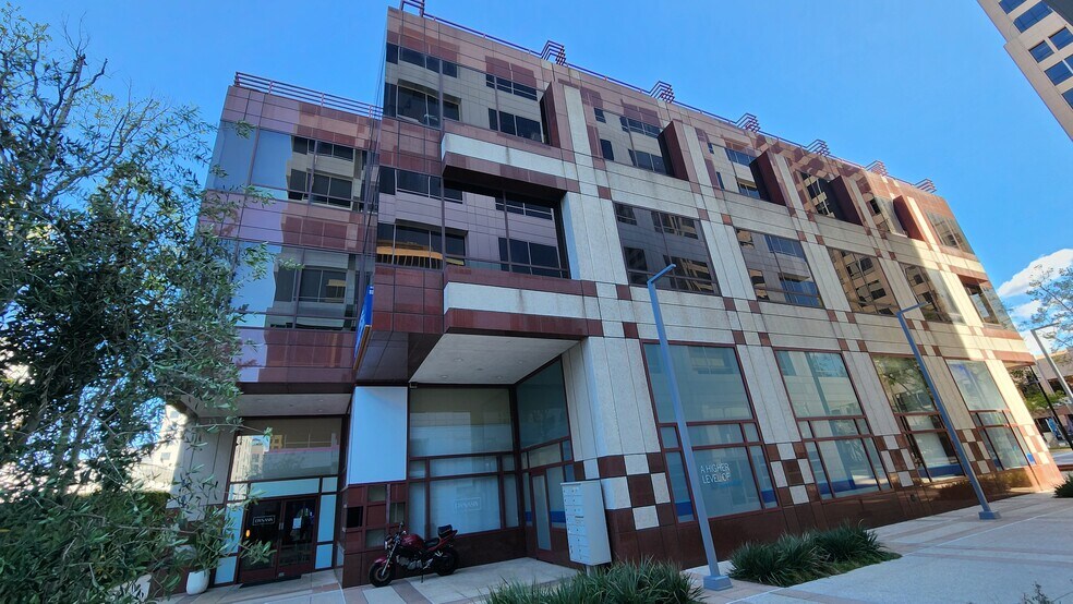 525 N Brand Blvd, Glendale, CA à louer - Photo de l’immeuble – Image 2 sur 14