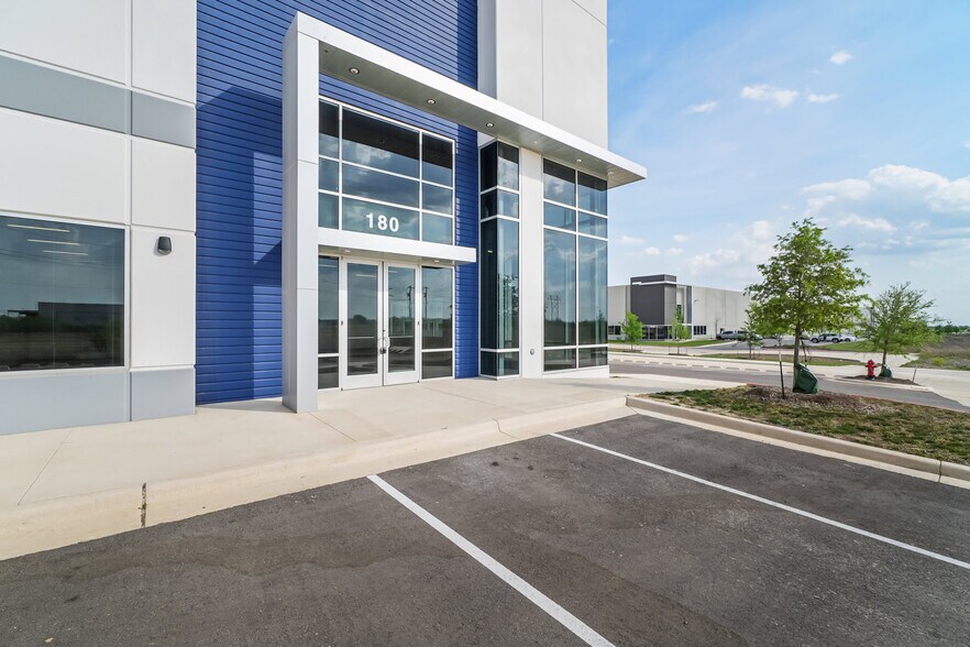 1225 Fortuna Rd, San Marcos, TX à louer - Photo de l’immeuble – Image 3 sur 12