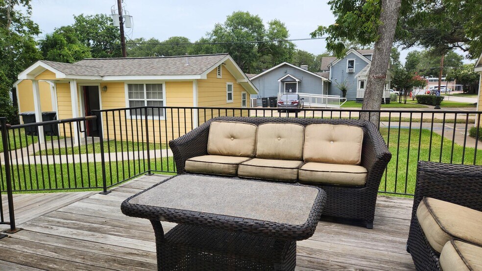 5702 4th St, Katy, TX à louer - Photo de l’immeuble – Image 2 sur 18