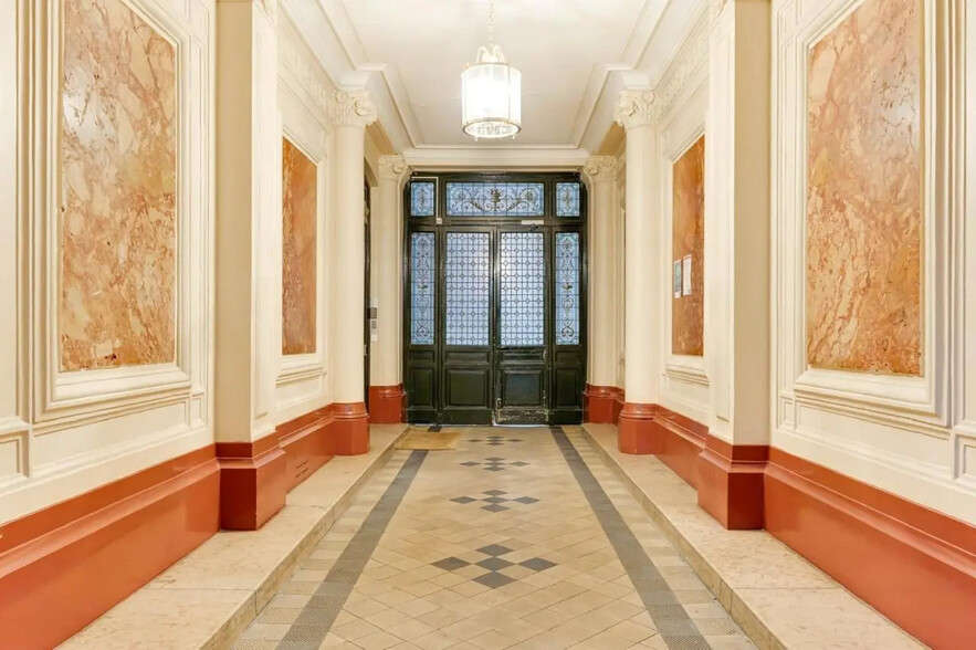 66 Rue La Fayette, Paris à louer - Photo de l’immeuble – Image 3 sur 6