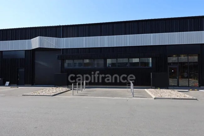 Plus de détails pour Local d’activités à vendre