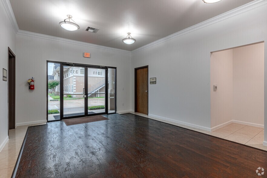 303 S Jupiter Rd, Allen, TX à louer - Hall d’entrée – Image 2 sur 6