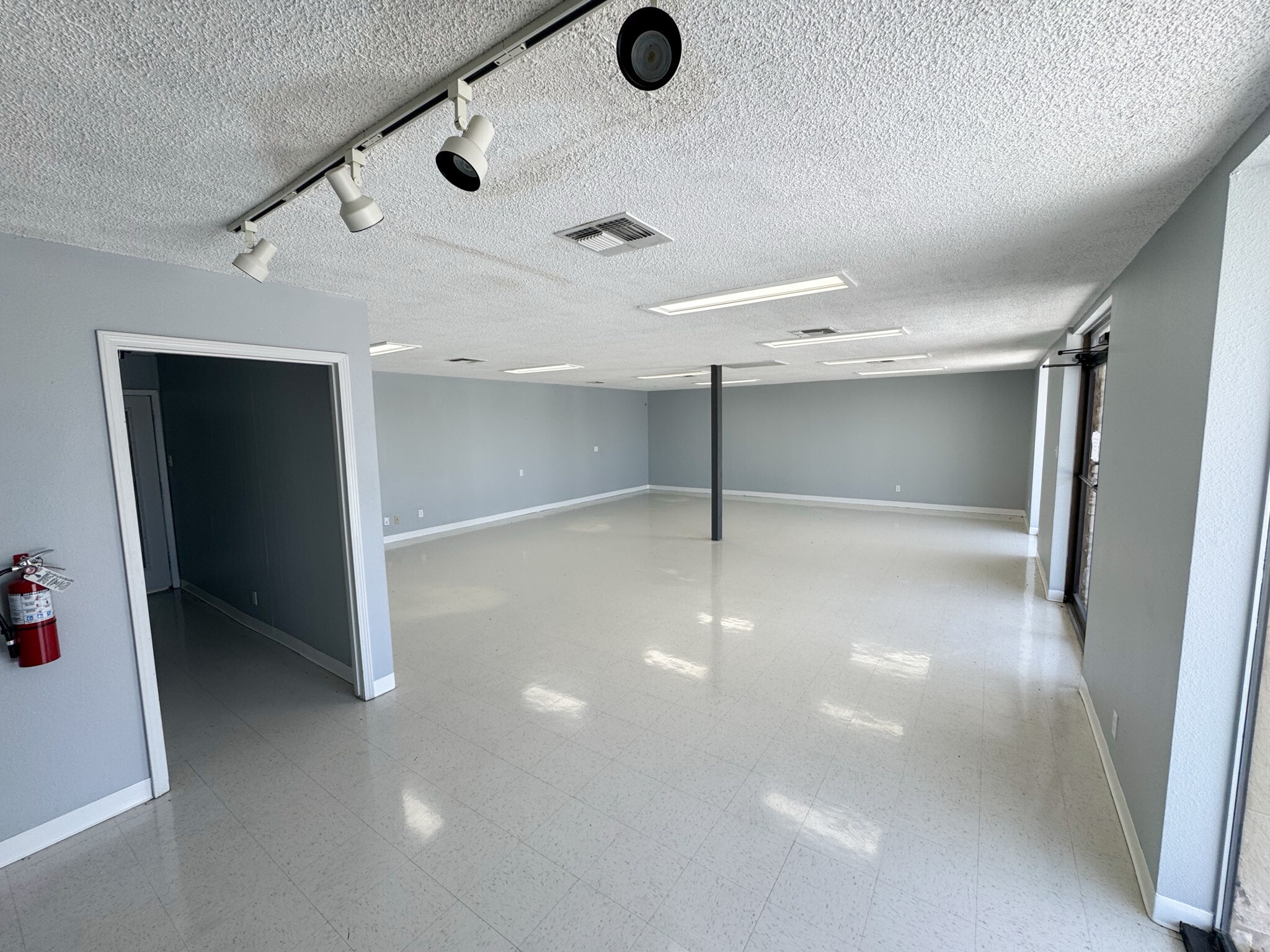124 Industrial Dr, Boerne, TX à louer Photo intérieure– Image 1 sur 7
