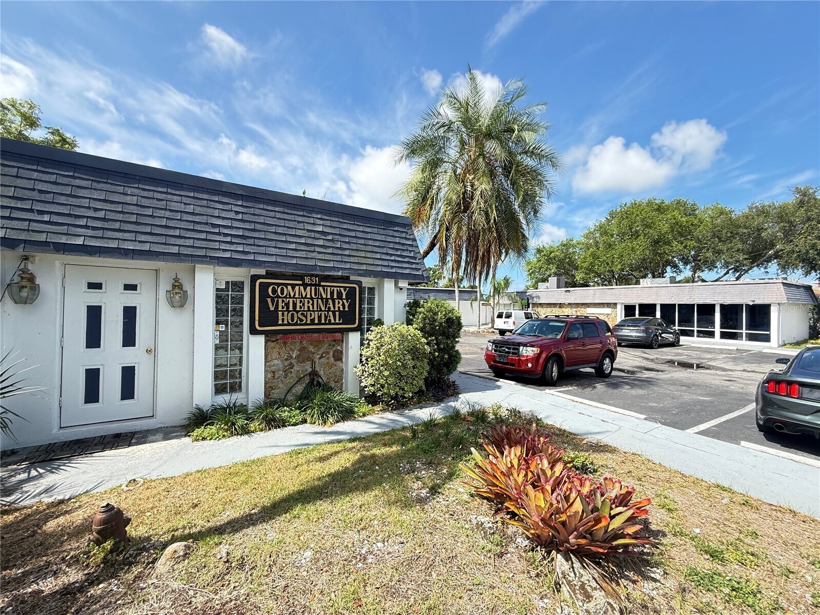 1631 W Bay Dr, Largo, FL à louer Photo de l’immeuble– Image 1 sur 8