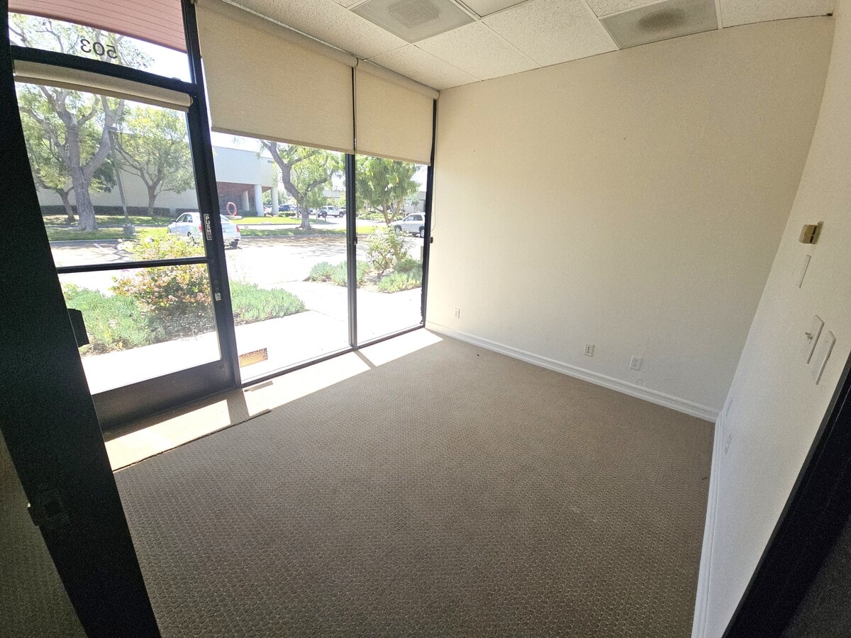 3251 Corte Malpaso, Camarillo, CA 93012 - Lot 503 - - Photo intérieure - Image 2 of 5