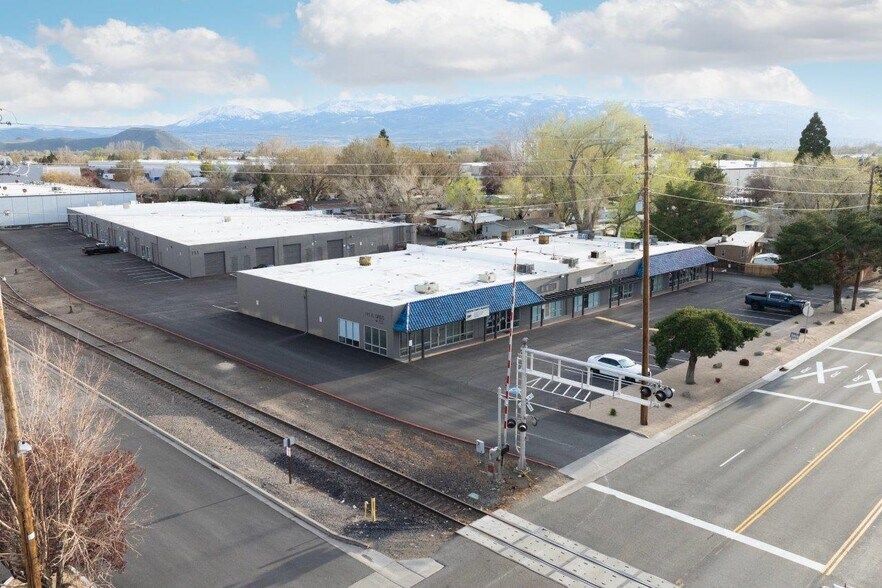 755 E Greg St, Sparks, NV à louer - Photo de l’immeuble – Image 2 sur 36