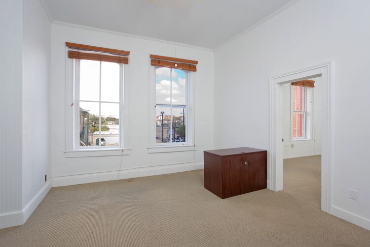 109-119 E Hopkins St, San Marcos, TX à vendre - Photo de l’immeuble – Image 3 sur 6