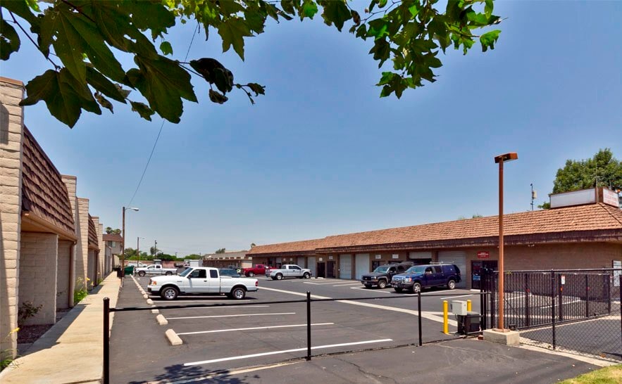 455 W La Cadena Dr, Riverside, CA à louer Photo de l’immeuble– Image 1 sur 8