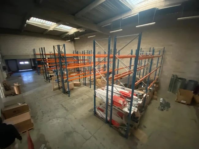 Plus de détails pour Local d’activités à vendre