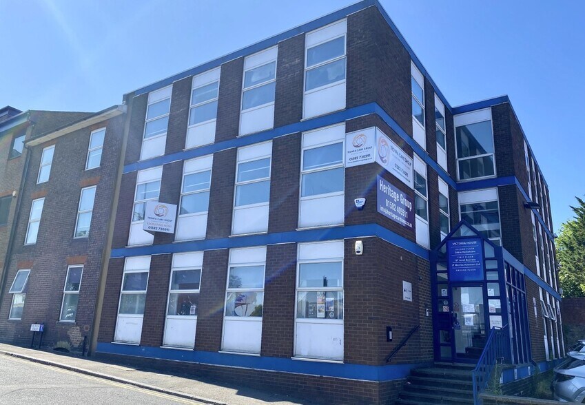 14-26 Victoria St, Luton à louer - Photo de l’immeuble – Image 1 sur 3