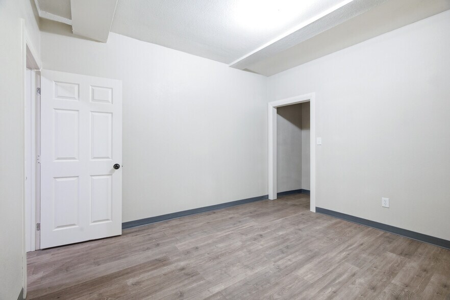 247 E Highland Ave, San Bernardino, CA à vendre - Photo de l’immeuble – Image 2 sur 95