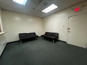 9101 4th Ave, Brooklyn, NY à louer Photo intérieure– Image 2 sur 10