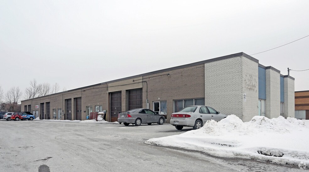 149 Norfinch Dr, Toronto, ON à louer - Photo de l’immeuble – Image 3 sur 4