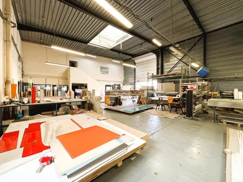 Local d’activités dans Les Ulis à louer - Photo intérieure – Image 2 sur 9