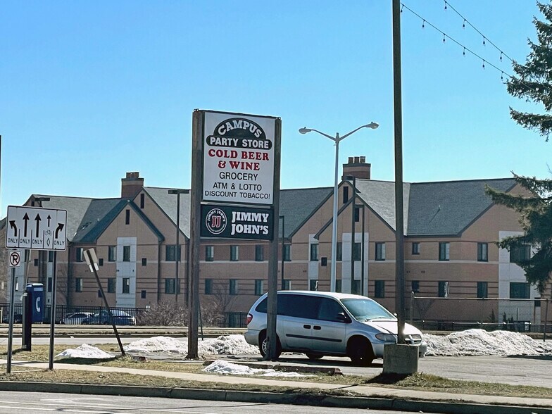 2623-2627 W Michigan Ave, Kalamazoo, MI à louer - Photo de l’immeuble – Image 3 sur 5