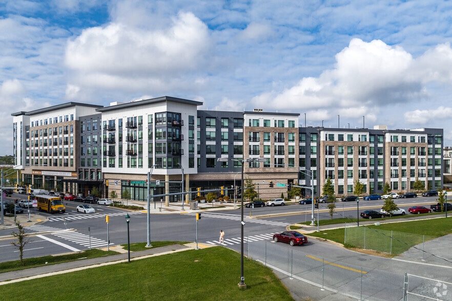 8005 Gramercy Blvd, Rockville, MD à louer - Photo de l’immeuble – Image 2 sur 5