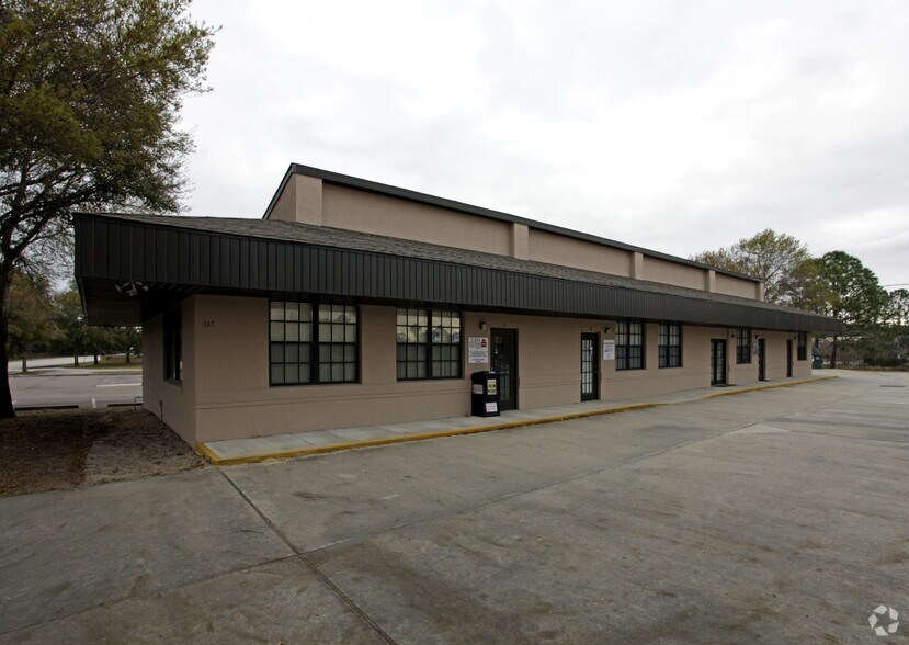 517 Deltona Blvd, Deltona, FL à louer - Photo de l’immeuble – Image 1 sur 16