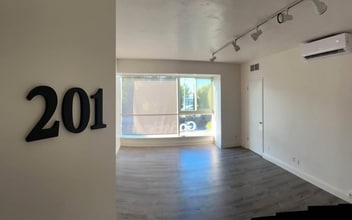 249 S Indiana Ave, Vista, CA à louer Photo intérieure– Image 1 sur 4