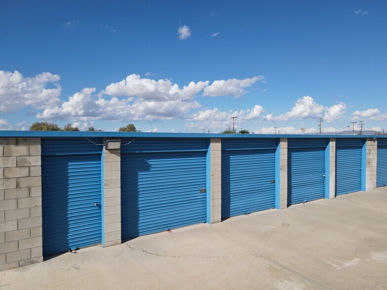 5020 Adobe Rd, Twentynine Palms, CA à vendre - Photo de l’immeuble – Image 2 sur 15