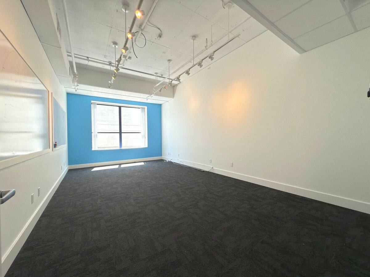 118-128 W 6th Ave, Vancouver, BC V5Y 1K3 - Lot 208 - - Photo intérieure - Image 2 of 8