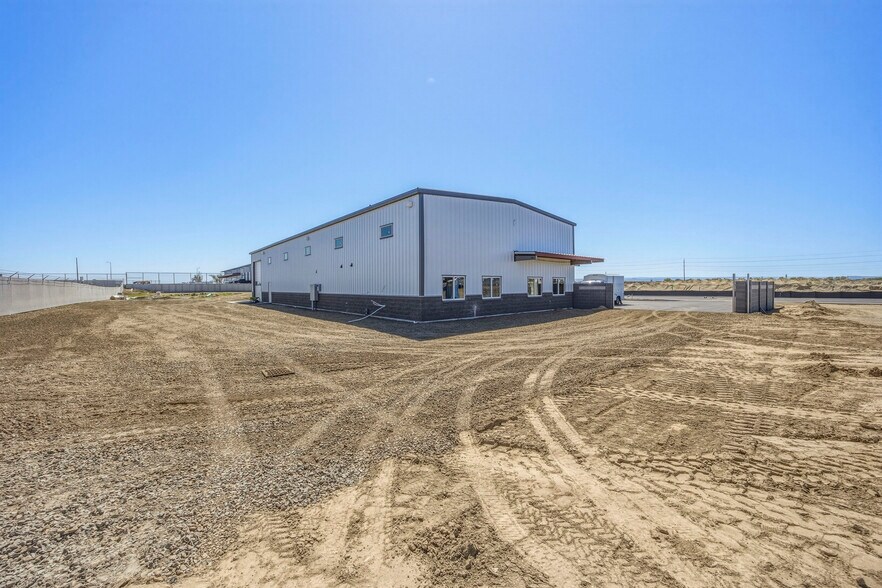 1342 E Saint Helens St, Pasco, WA à louer - Photo de l’immeuble – Image 2 sur 20