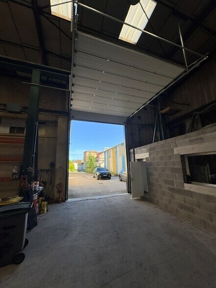 Industriel/Logistique dans Roche-la-Molière à vendre - Photo intérieure – Image 2 sur 9