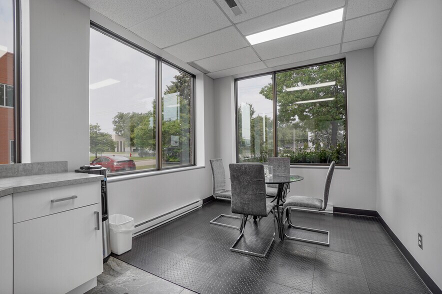 274-278 Av Labrosse, Pointe-claire, QC à louer - Photo de l’immeuble – Image 3 sur 11