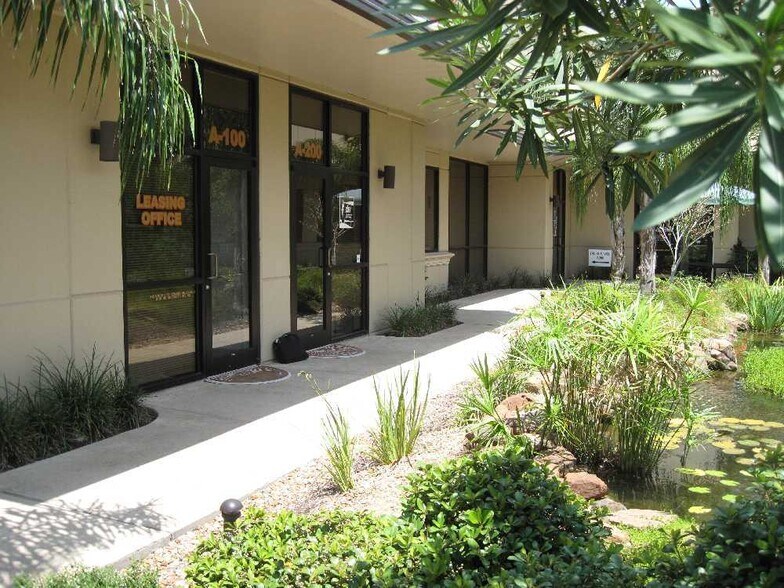 201 Kingwood Medical Dr, Kingwood, TX à louer - Photo de l’immeuble – Image 3 sur 21