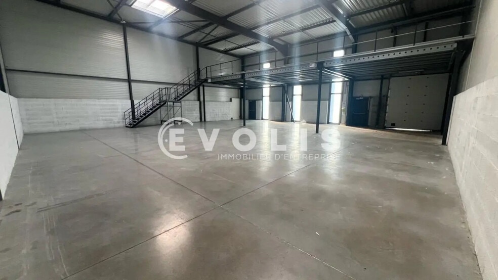 40 Rue Montgolfier, Villefontaine à vendre - Photo de l’immeuble – Image 2 sur 17