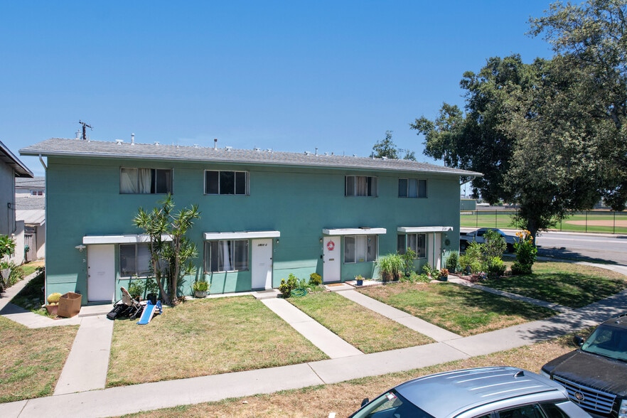 2729 S Rosewood Ave, Santa Ana, CA à vendre - Photo de l’immeuble – Image 3 sur 7